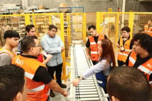 Programación de Robots Colaborativos Exitosa en SDI: Pruebas FAT de Solución de Paletizado 7 robot colaborativo sdi2024