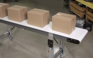 Dorner 2700 conveyor de carga mediana vista general planta industrial